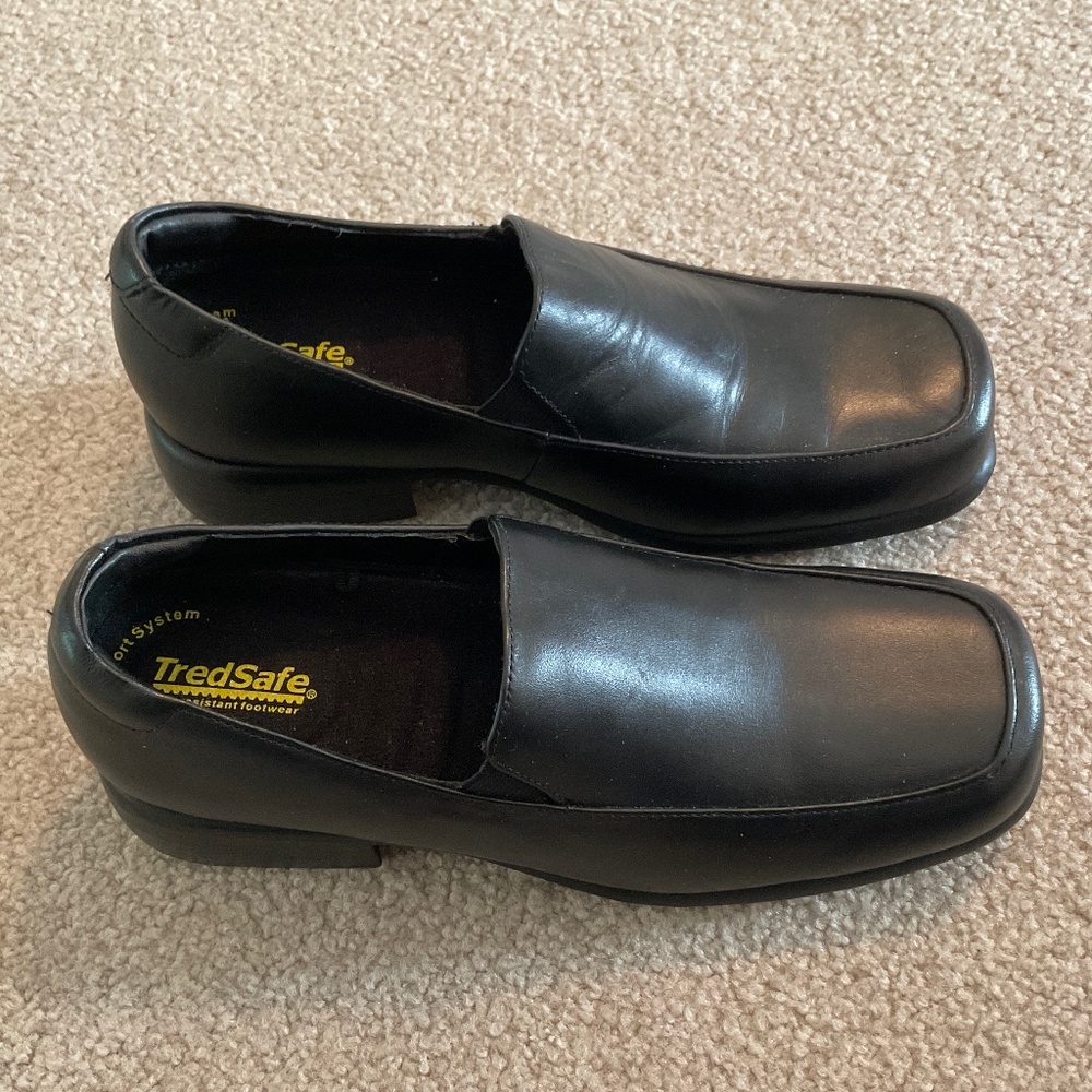 size 7, tred safe shoes, non slip bottoms - Picture 3 of 8